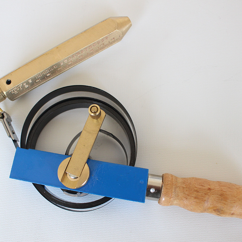 深入了解测深量油尺:构造、功能